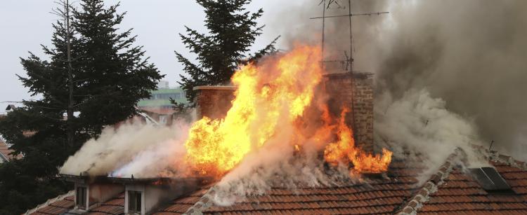 Feu de cheminee danger feu toiture